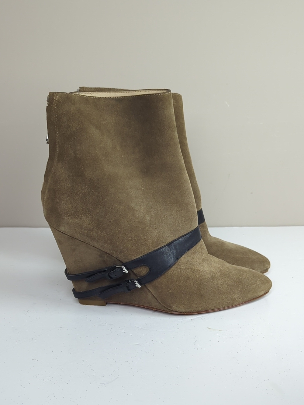 Elizabeth And JamesWomenโs Olive Suede Wedge Ankle Boots with Black Strap 7.5